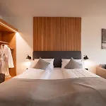 فندق Parkhotel 4*