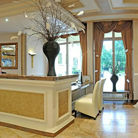Parkhotel ホテル 4*