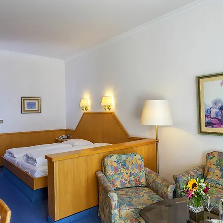 Parkhotel ホテル 4*
